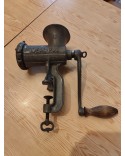Hachoir à viande manuel  en fonte IDEAL Made in Czechoslovakia"antique vintage