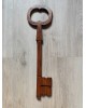 Grande clé ornementale en bois  massif 70cm vintage