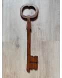 Grande clé ornementale en bois  massif 70cm vintage