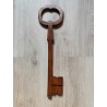 Grande clé ornementale en bois  massif 70cm vintage