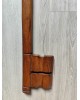 Grande clé ornementale en bois  massif 70cm vintage