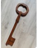 Grande clé ornementale en bois  massif 70cm vintage