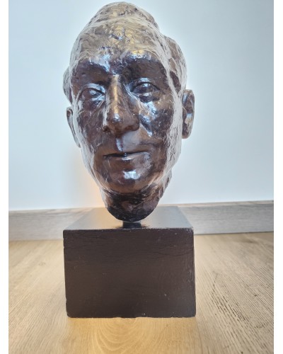 Buste Homme en plâtre signé