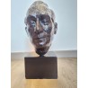 Buste Homme en plâtre signé