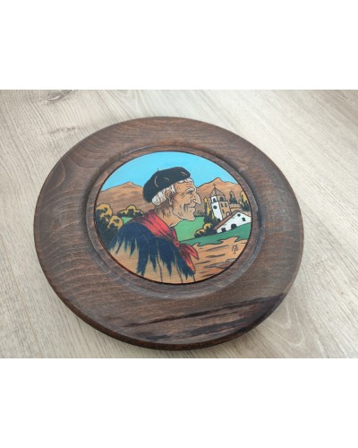 Assiette ancienne décorative en bois Art Populaire décor peint à la main signée MP
